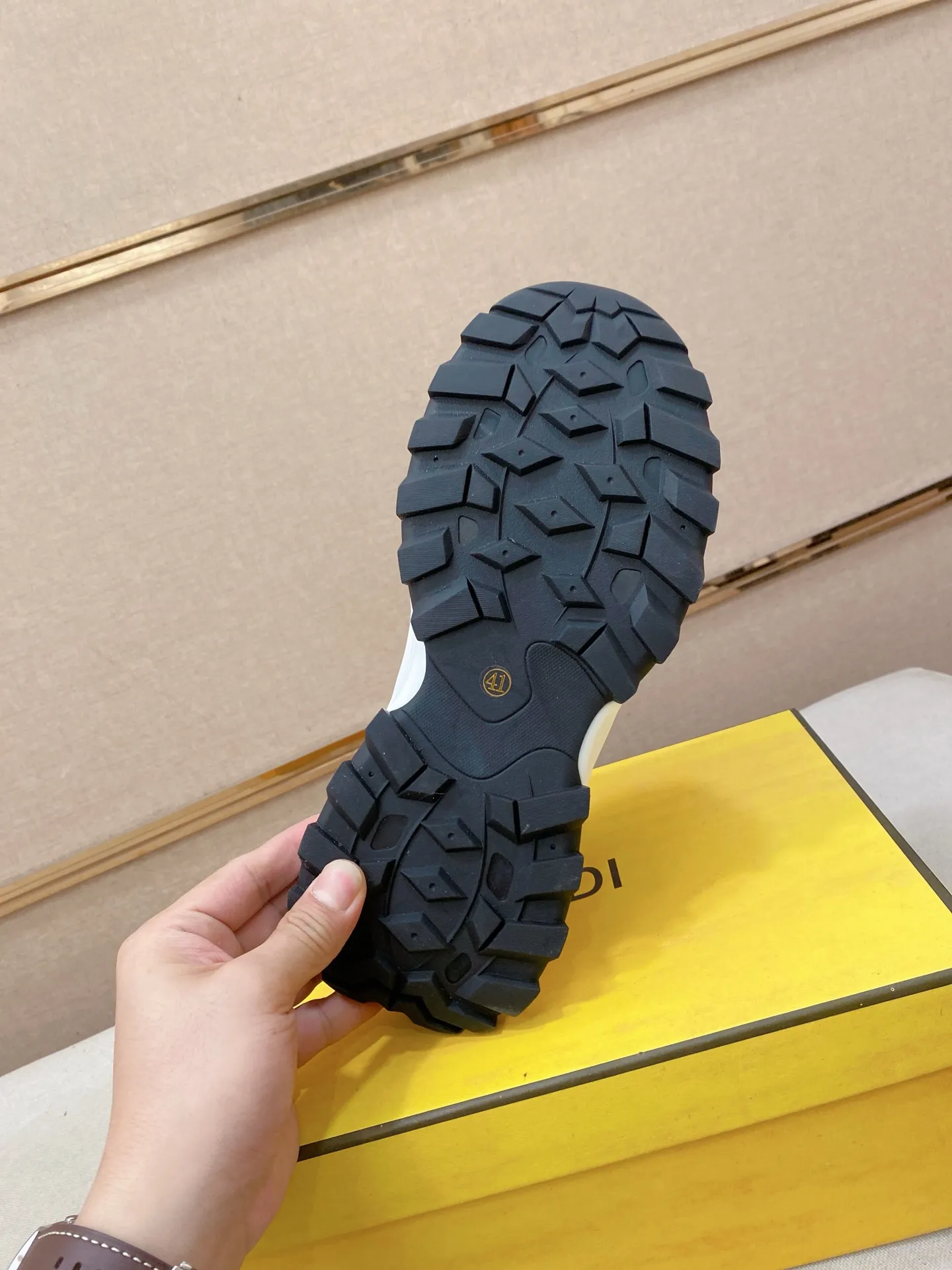 Men's shoes 💰 462💰 (fendi) New style 👊🏻 upper 🇮🇹 imported cowhide fabric 🇩🇪 lining imported sheepskin lining. The original outsole is molded to highlight the identity of every man, and the upper foot is elegant and stable🚶🏻🚶🏻The high-end custom counters reproduce the original version📯No matter the wind or rain, the shoe last remains unchanged and can withstand the verification of time🔍️,🔵 Size: 38-44